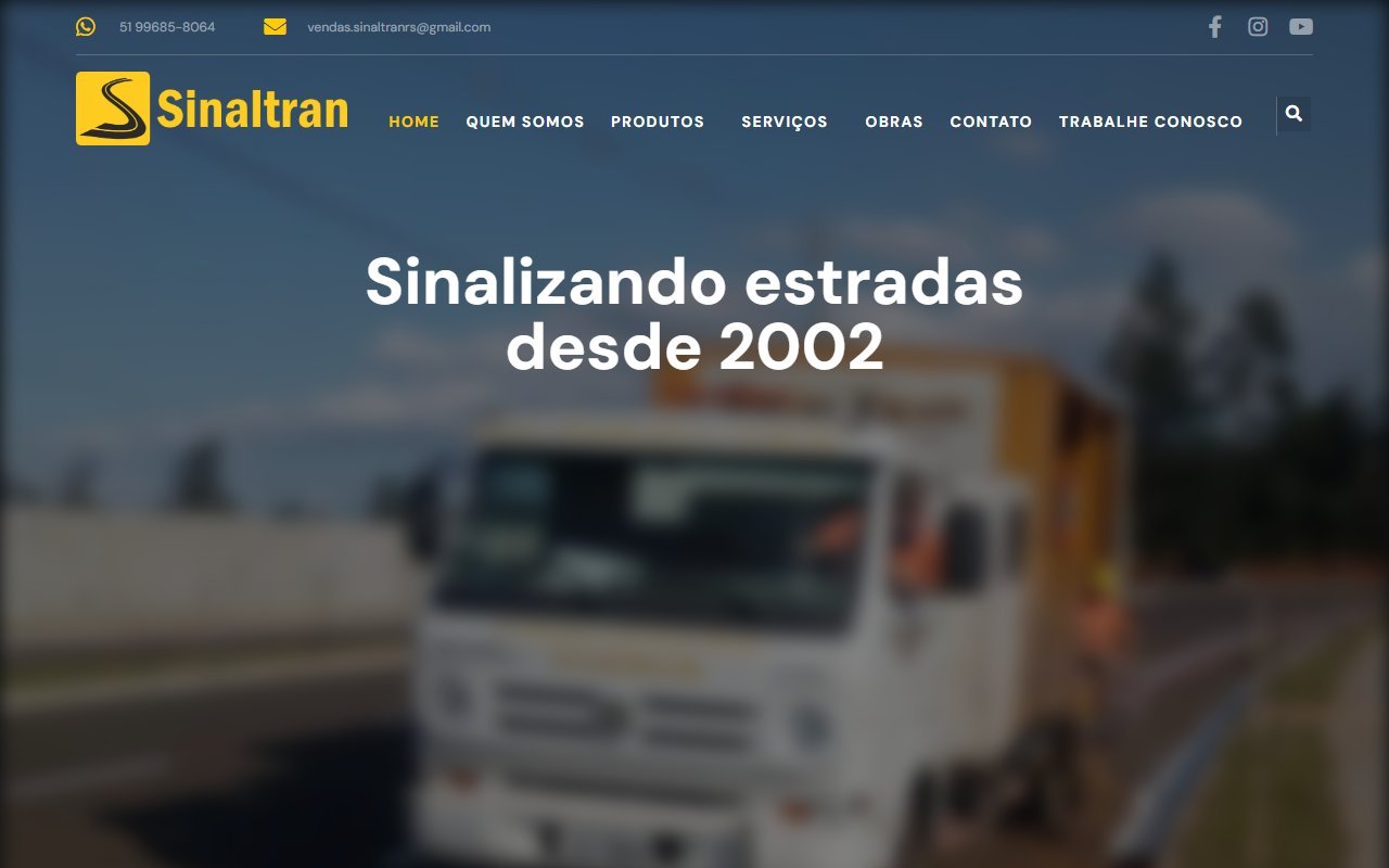 Screenshot do site Sinaltran Sinalização Viária (sinaltran.com.br)